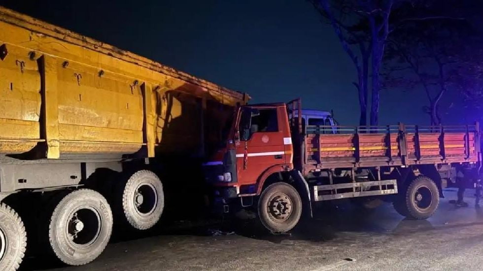 छत्तीसगढ़ में बड़ा सड़क हादसा: छठी कार्यक्रम से लौट रहे वाहन को ट्रेलर ने मारी टक्कर, 17 की मौत, दर्जनों घायल
