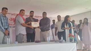 सेवा सेतु शिविर कोसरंगी में कार्यक्रम के दौरान उपस्थित लोग और अधिकारी।