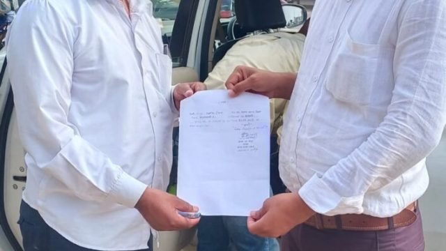 कांग्रेस से आदिवासी उम्मीदवार के रूप में दावेदारी कर रहे आशीष दीवान
