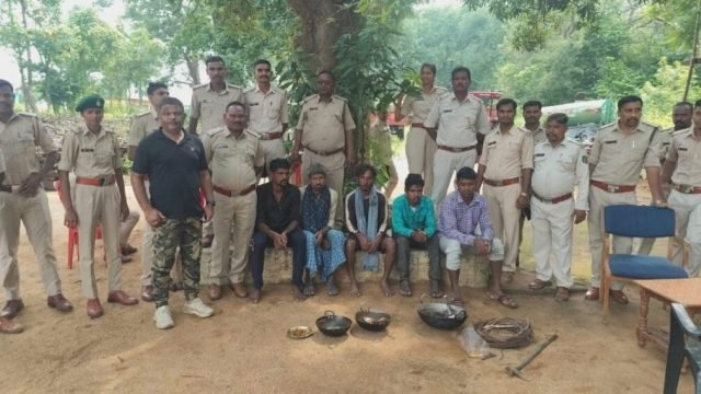 करंट से भालू की मौत, पांच शिकारी गिरफ्तार – वन विभाग की बड़ी कार्यवाही, एक आरोपी फरार