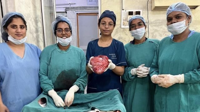 महासमुंद मेडिकल कॉलेज की बड़ी उपलब्धि – 60 वर्षीय महिला के पेट से निकाला 3 किलो का ट्यूमर
