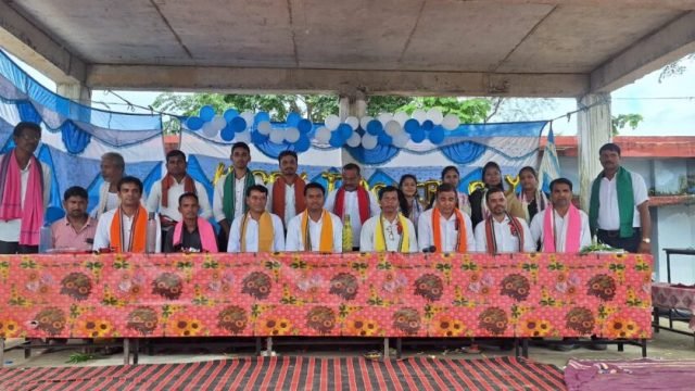 शासकीय उच्चतर माध्यमिक विद्यालय चारभाठा में शिक्षक दिवस धूमधाम से मनाया गया