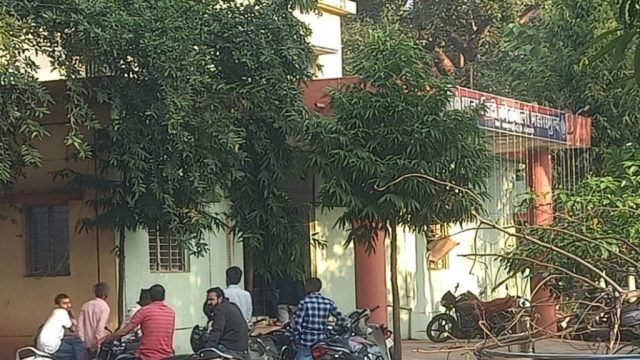 शहर के रसूखदार फंसे जुए के जाल में, 7 लाख कैश के साथ 17गिरफ्तार…