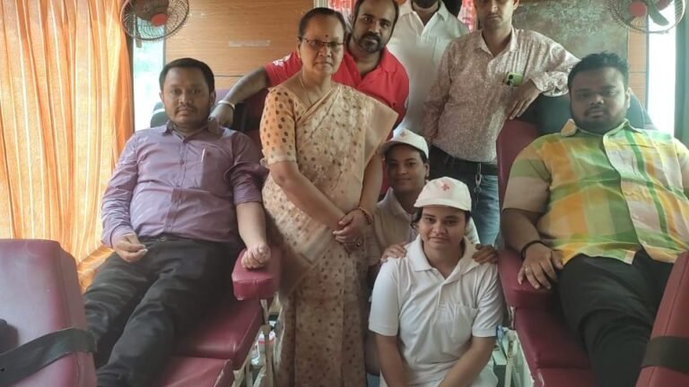 स्व.राजा वीरेन्द्र बहादुर सिंह कॉलेज में हुआ रक्तदान शिविर का आयोजन